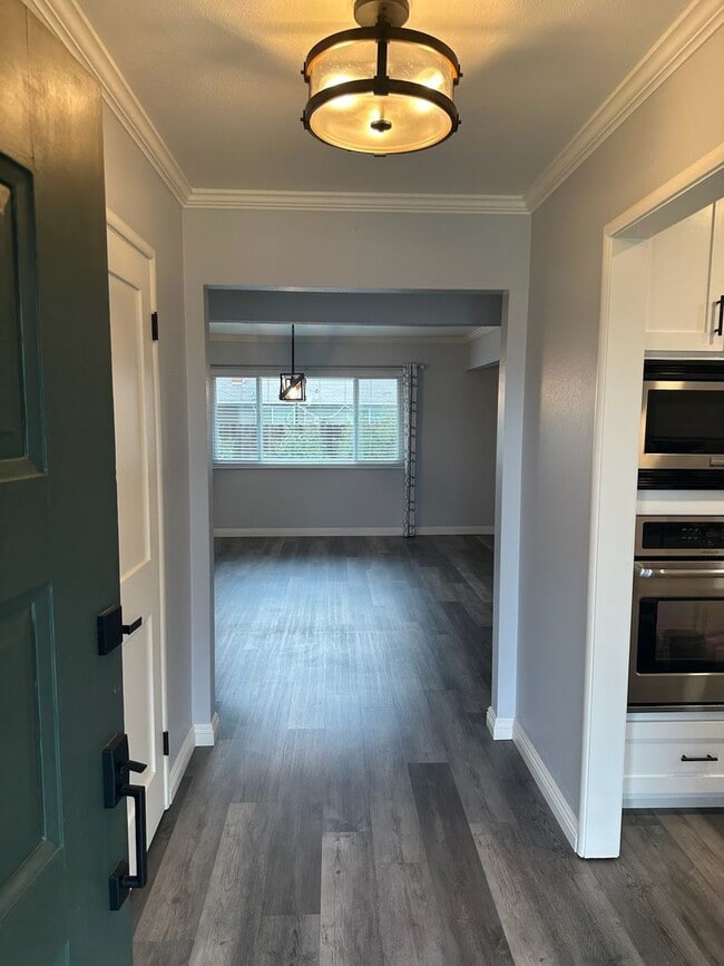 Photo - 837 N Mahaleb St