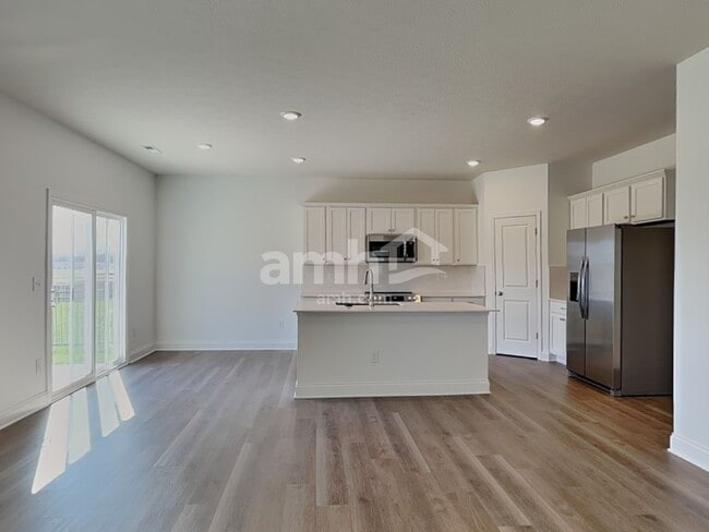 Photo - 956 Heritage Blvd