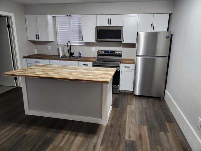 Building Photo - 188 New Castle Rd Unit Apt A