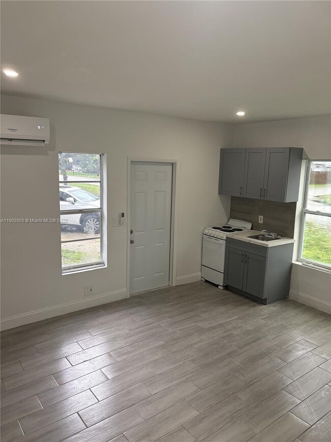 Photo - 9301 NW 4th Ave Unidad 3