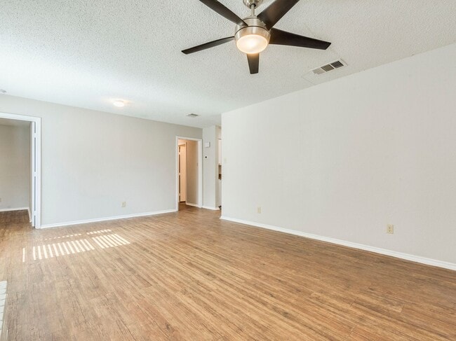 Photo - 1110 Hyridge St