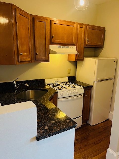 Building Photo - 131 Summer St Unit 1R Rental