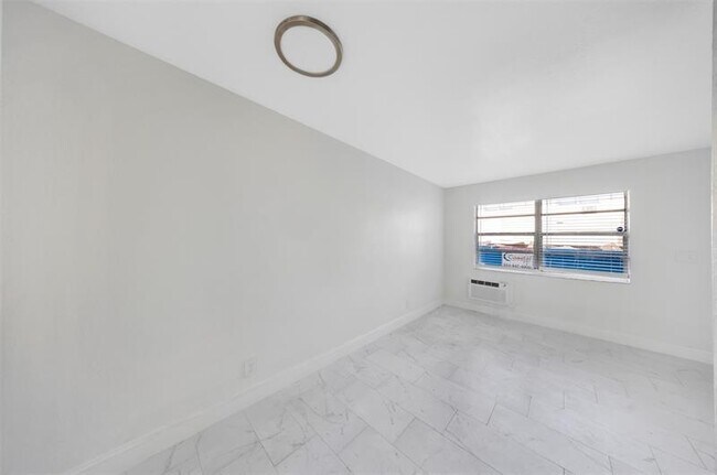 Photo - 110 NW 7th Ave Unidad 22