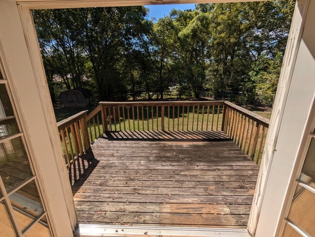 Walk out deck - 1528 Stone Hill Rd