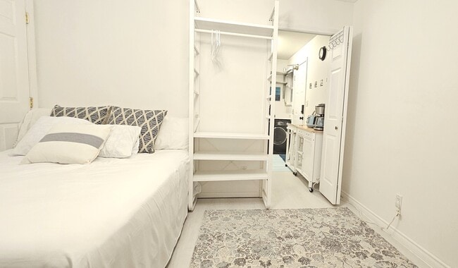 Photo - 2338 Chesterfield Av Unit Furnished 1 studio