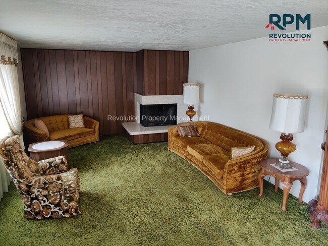 Photo - Welcome to living, Welcome to Hooper