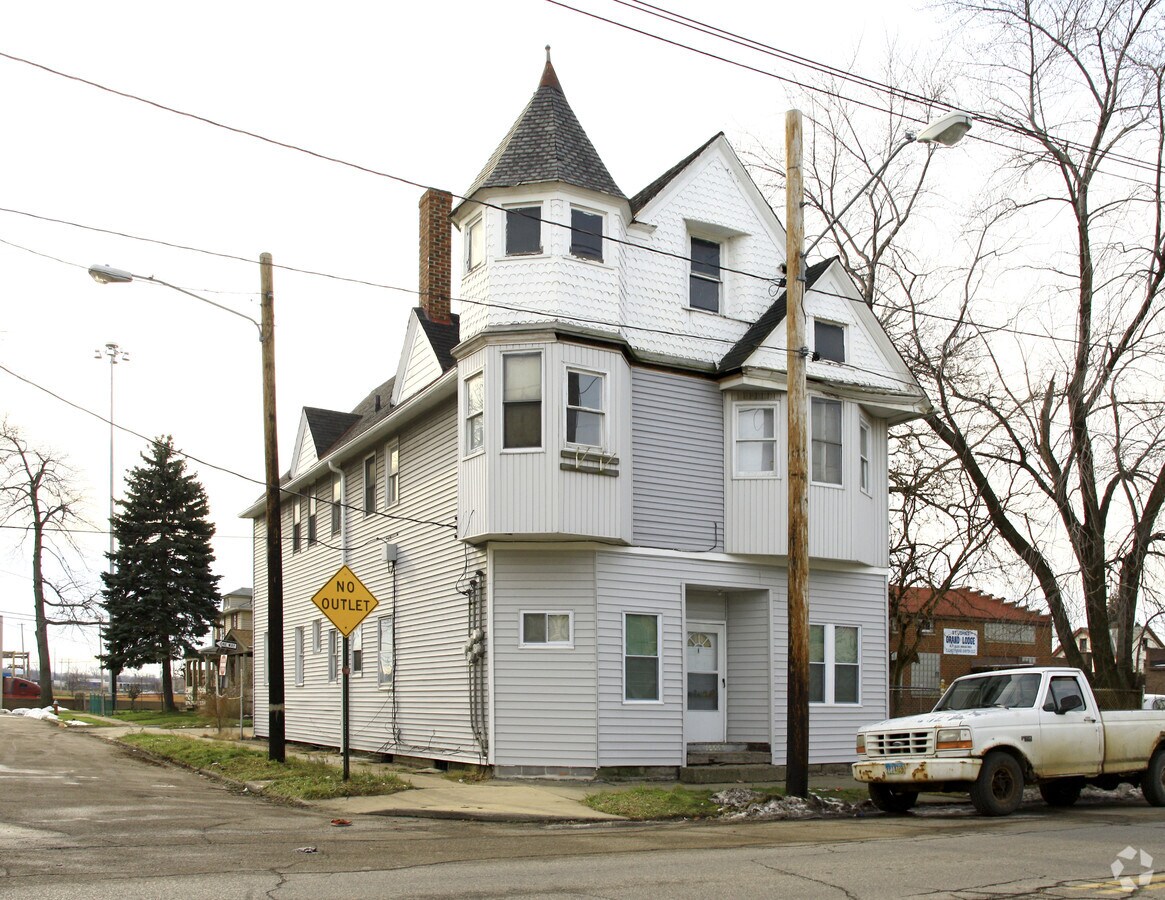 Photo - 16000 Waterloo Rd Apartments