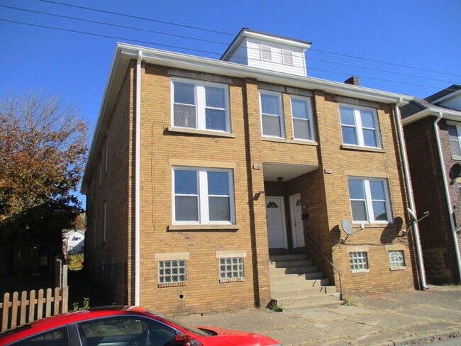 Building Photo - 328 Park Rd Unit 2