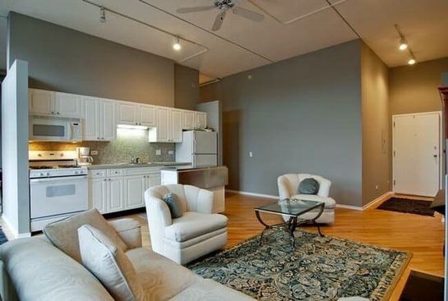 Living Room and Kitchen - 2012 West Saint Paul Avenue Unit 209