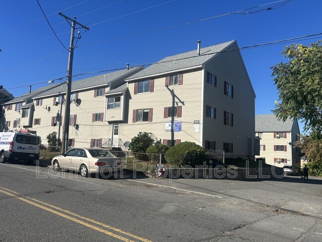 Photo - 871-871 Middlesex St