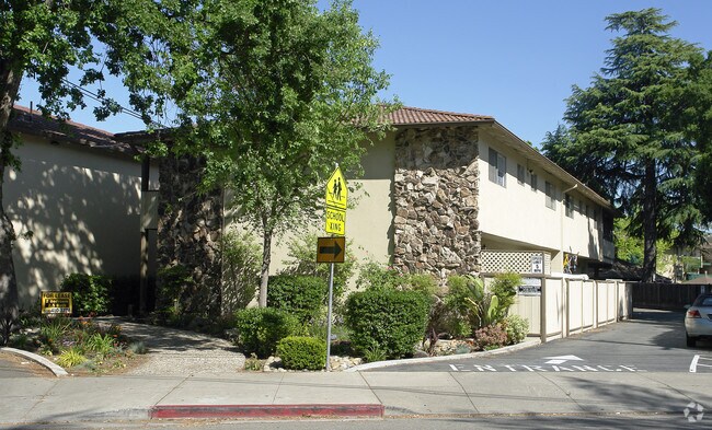 Laurel Glen Townhouse Apartments - Laurel Glen Townhouse Apartments