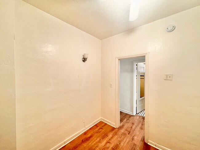 Photo - 608 S Dunsmuir Ave Apartment Unit 101