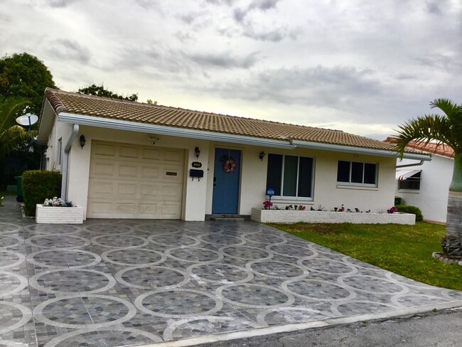 Building Photo - 4915 NW 52nd Ct Rental