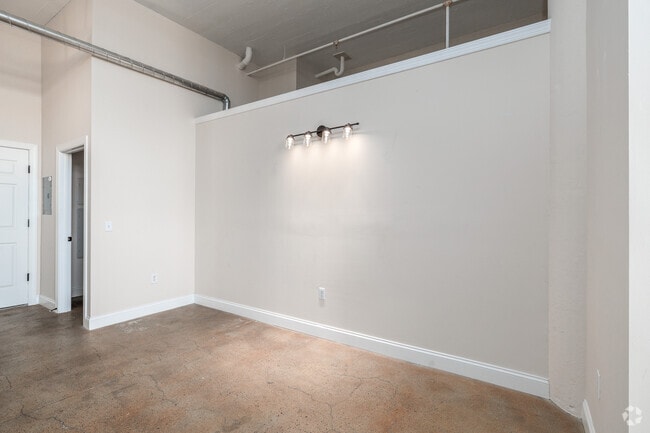 1BR, 2BA - 1,050SF - Dining Room
