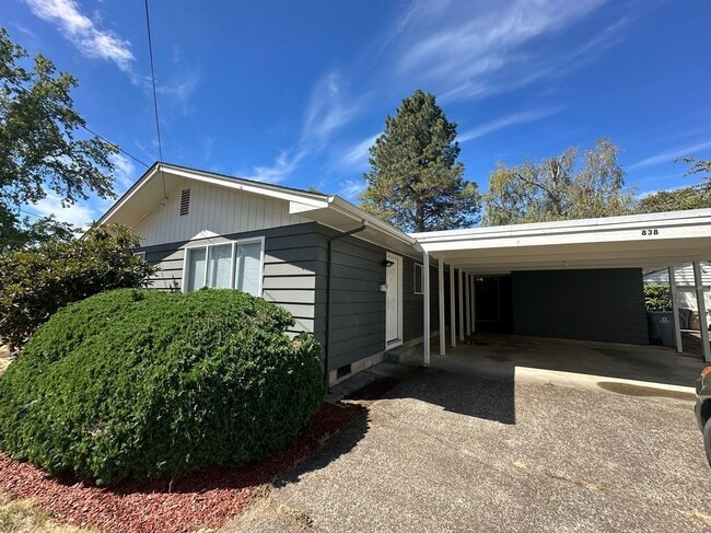 Photo - 838 NW 28th St
