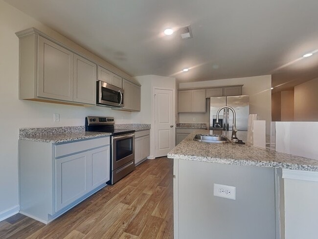 Photo - 306 Crooked Pne Ct