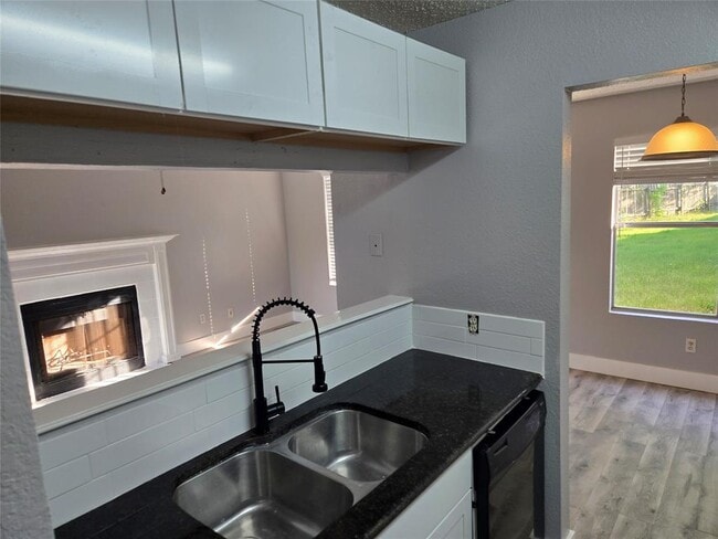 Photo - 10001 Parliament House Rd