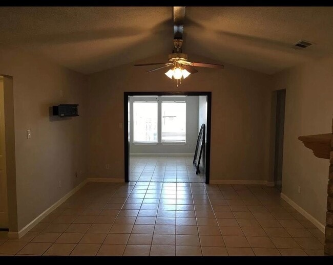 Photo - 3110 Kleinmann Ave