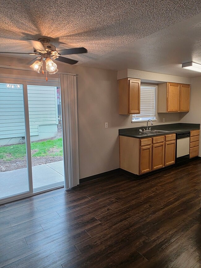 Photo - West End Apartments