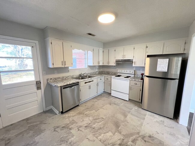 Building Photo - Moss Avenue Complex Unit Apt A