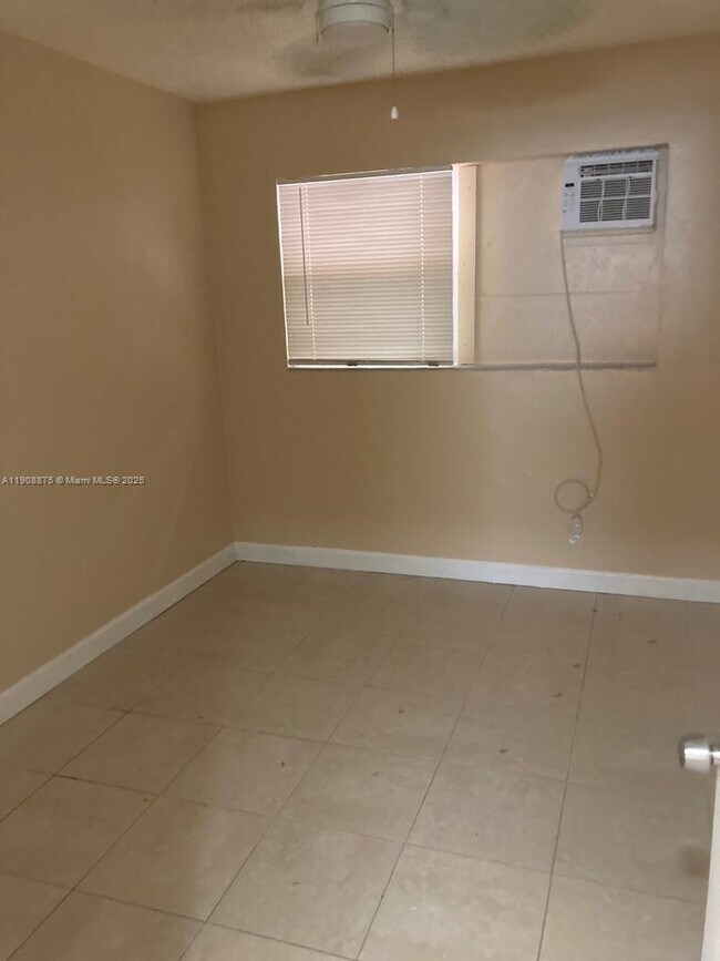 Photo - 704 SE 21st St Unidad 4