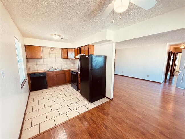 Photo - 320 Falcon Ct Unit 3