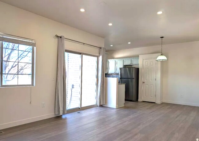 Photo - 4 bedroom/3.5 bathroom Townhome in Lehi