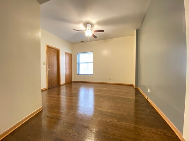 Photo - 934-936 W Windsor Building