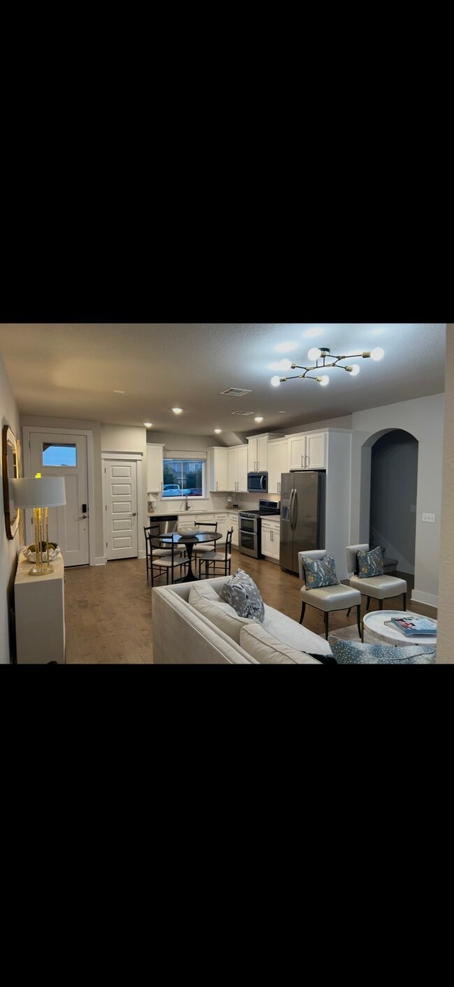 Photo - 142 Volterra Ln