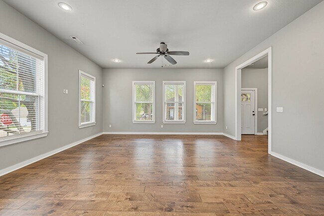 380 S E Ave