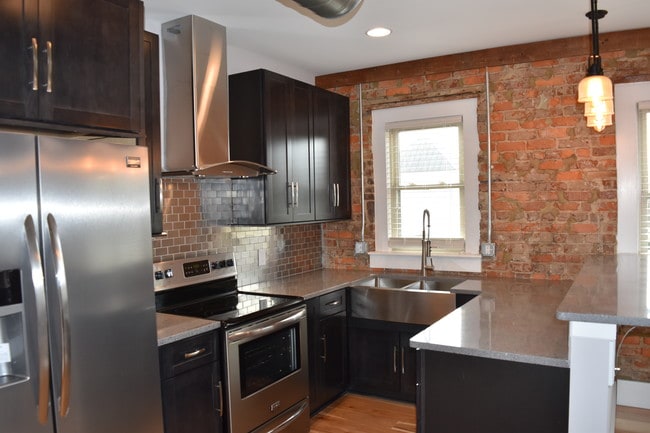 Photo - Five Star Apartments