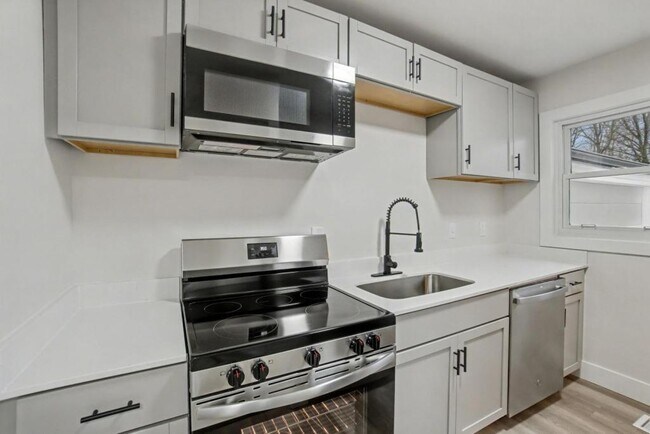 Photo - 4472 Curundu Ave