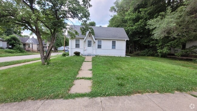 Building Photo - 758 W King St Rental