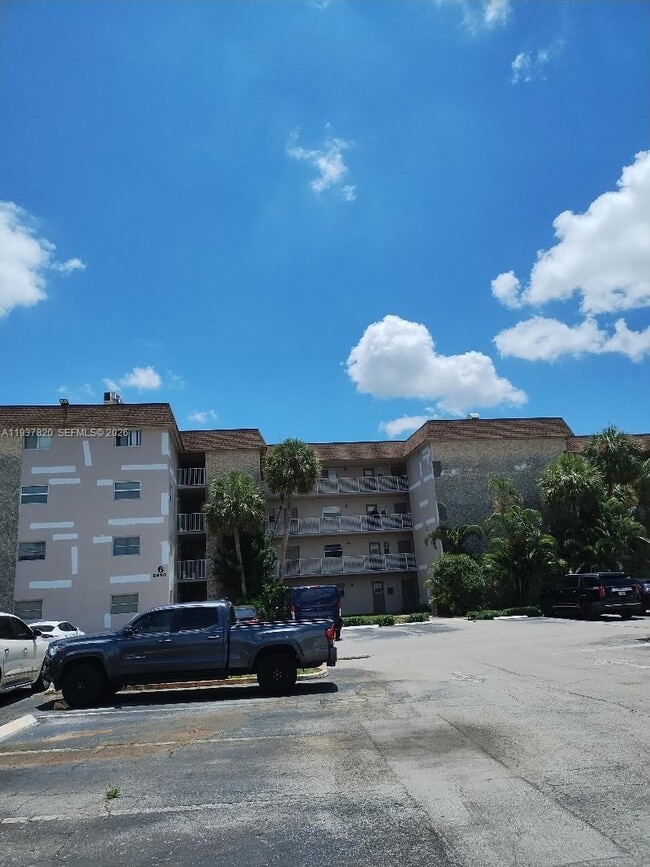 Building Photo - 2440 SW 81st Ave Unit 402