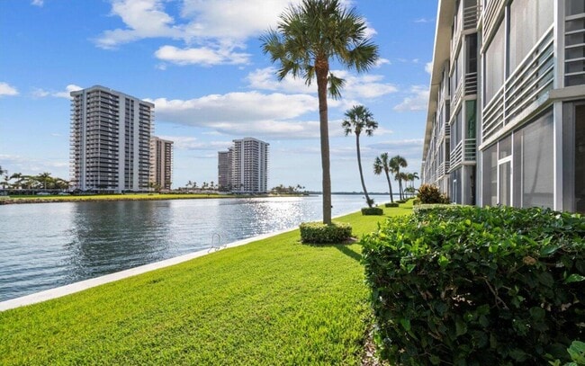 Photo - 20 Yacht Club Dr Unit 104