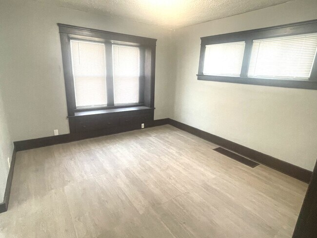 Photo - 1334 Parkman Rd NW