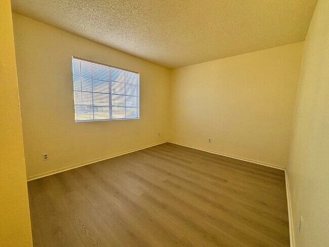 Updated Downstairs 2 Bed | 1 Bath Apartment – Move-In Ready