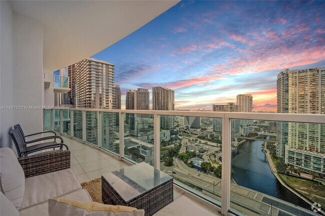 Building Photo - 31 SE 5th St Unit 3419 Rental