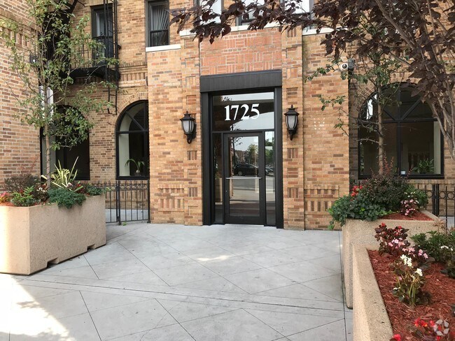 Photo - 1725 Emmons Ave