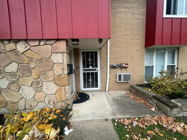 Photo - 27901 Mills Ave Condo Unit 1B