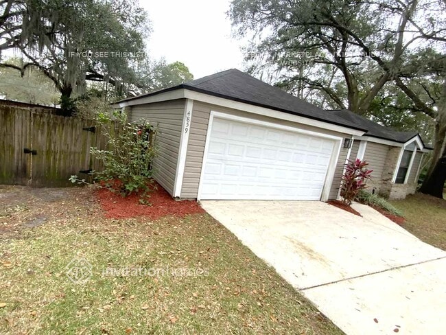 Photo - 4859 Wallingford Pl E