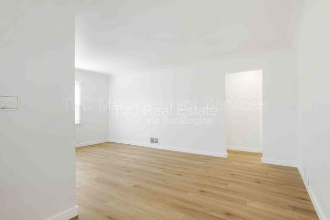 Photo - 1741 Newark St