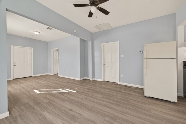 Photo - 8211 Parnell St Casa