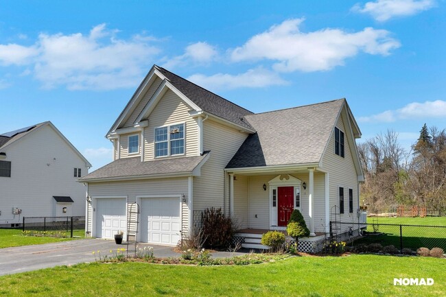 Spacious 4BR House in Hudson - Spacious 4BR House in Hudson