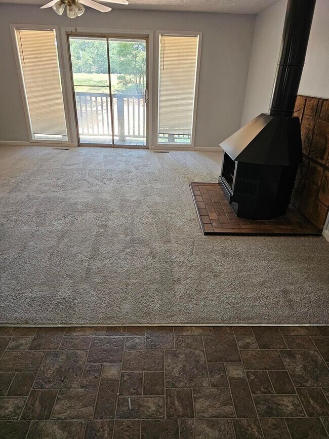 Photo - Amazing 4 Bedroom Home w/Basement! Conveni...