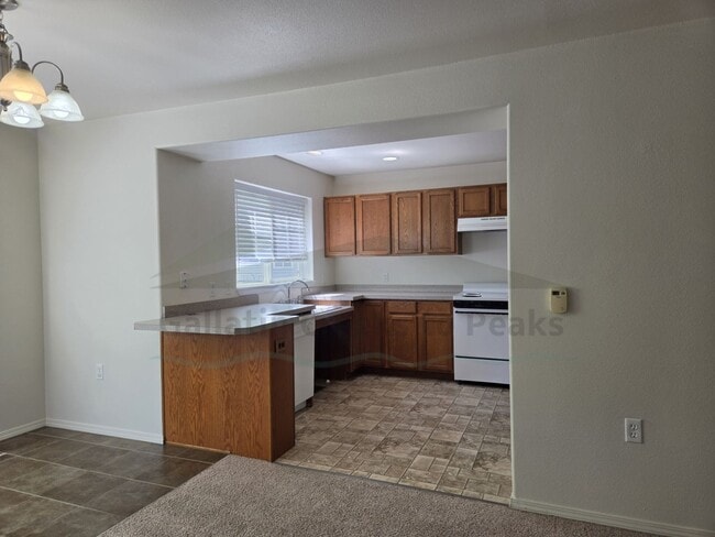 Building Photo - 1098 Longbow Ln Unit 1098 LONGBOW #B