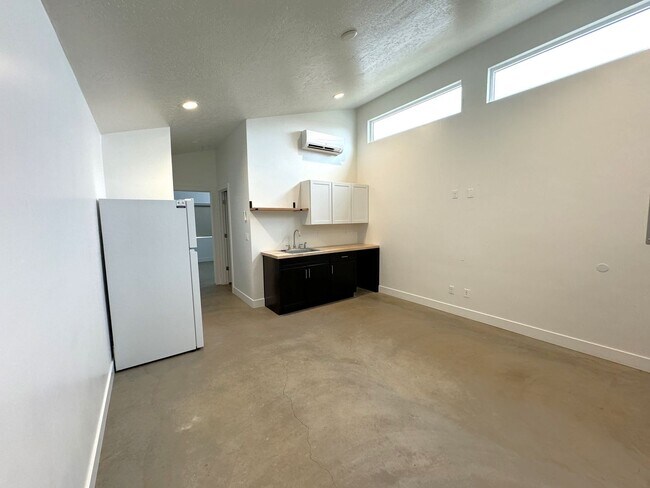 Photo - Unfurnished Hilldale Property!