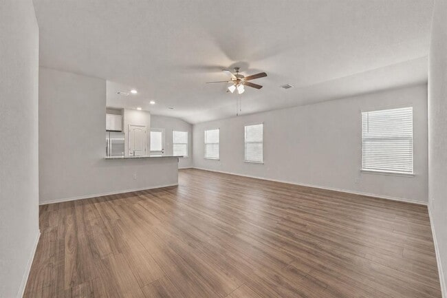 Photo - 108 Pivot Dr