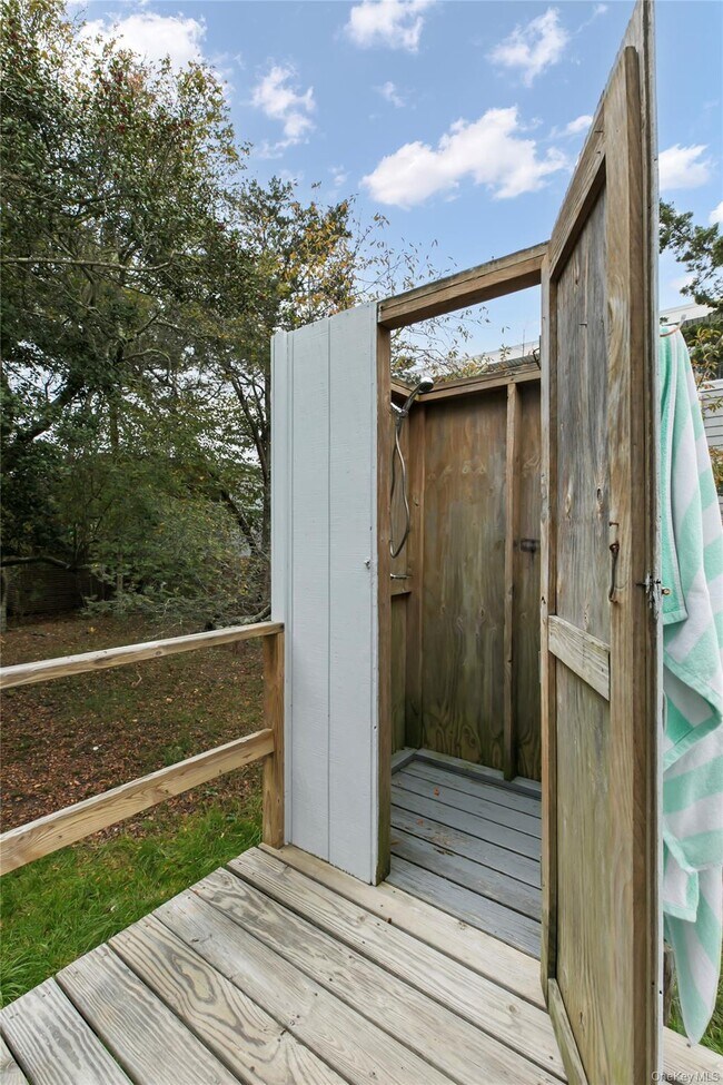 Photo - 54 Thompson Ave