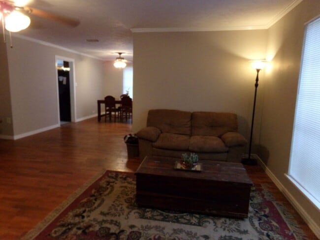 Photo - 125 W California St
